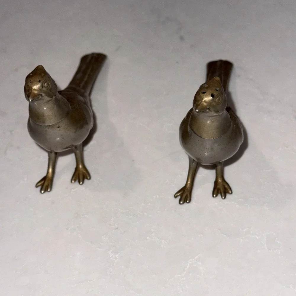 VINTAGE S&P SALT AND PEPPER SHAKER SET SILVER TONE METAL PAIR PHEASANT BIRDS